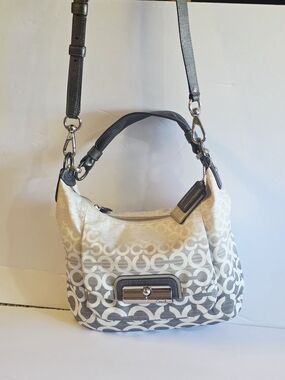 👛Coach Chelsea Signature Canvas Shoulder Bag in White and Gray Ombre👛
